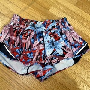 Lululemon hotty hot short 2.5”